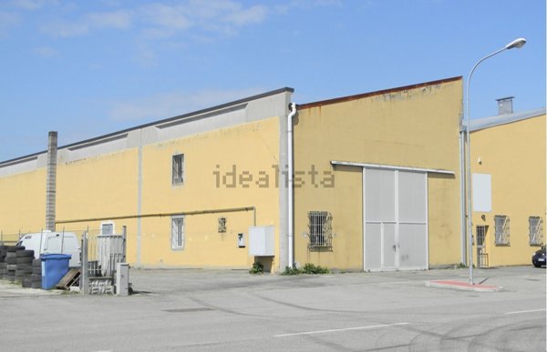 locale di sgombero in vendita ad Argelato in zona Funo