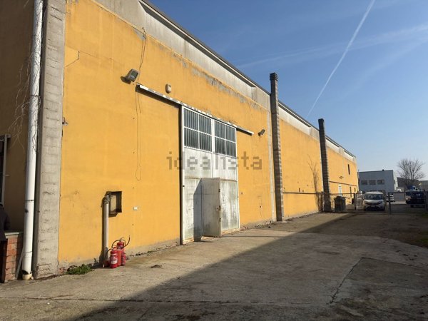 locale di sgombero in vendita ad Argelato in zona Funo