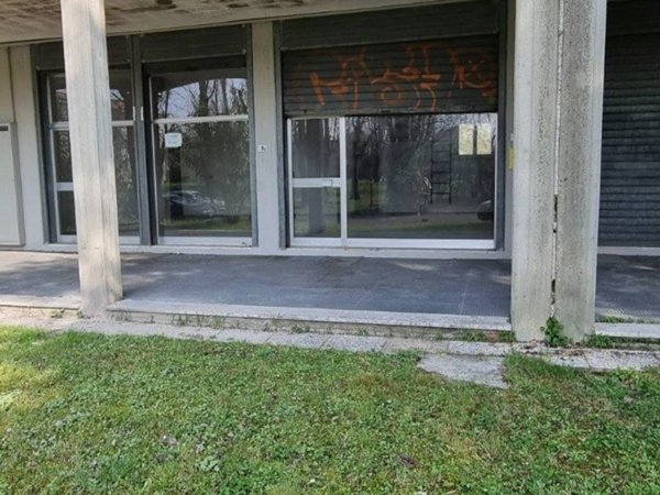 negozio in vendita ad Argelato in zona Funo