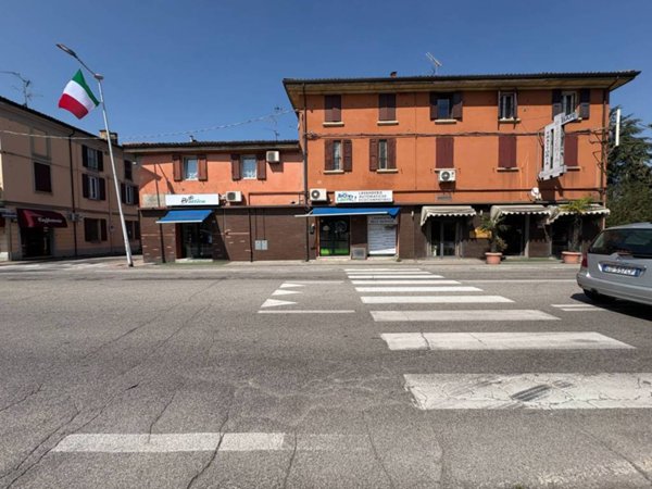 negozio in vendita ad Argelato in zona Funo
