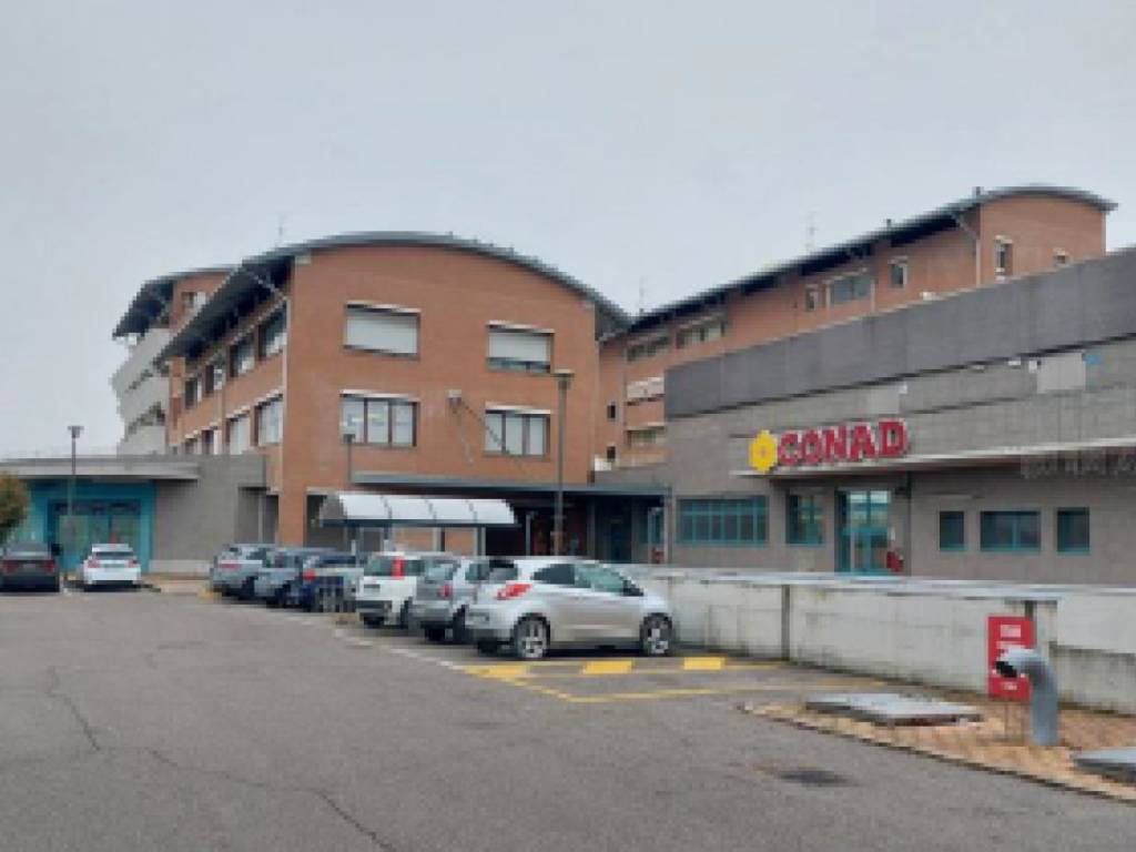 negozio in vendita ad Argelato in zona Funo