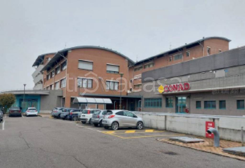 negozio in vendita ad Argelato in zona Funo