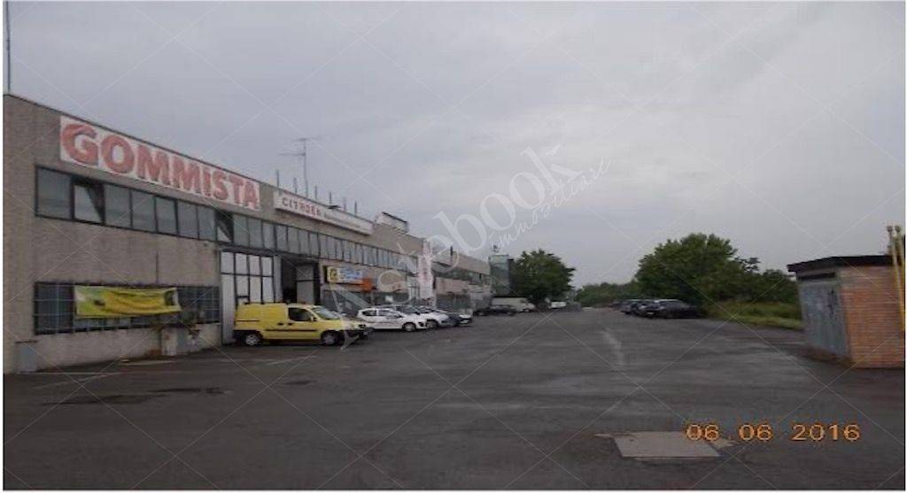 negozio in vendita ad Argelato in zona Funo
