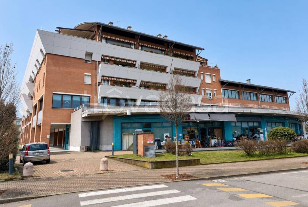 negozio in vendita ad Argelato in zona Funo