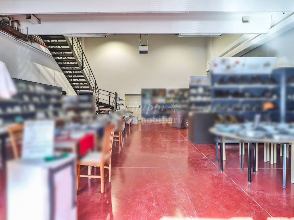 locale commerciale in vendita ad Argelato in zona Funo