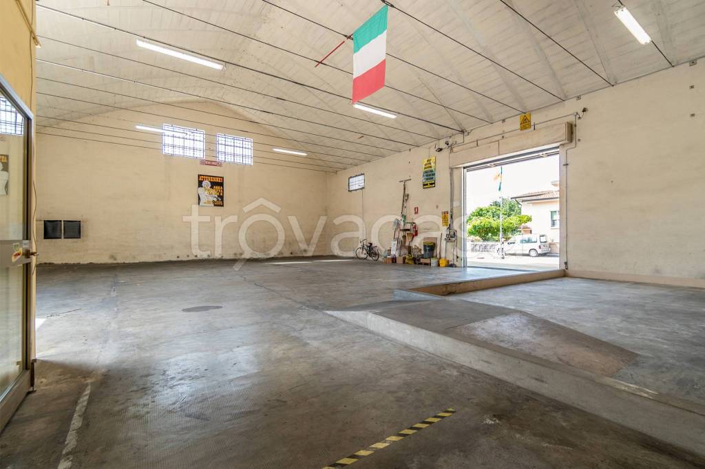 locale commerciale in vendita a Baricella in zona San Gabriele