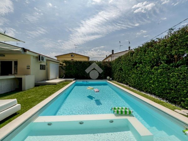 casa indipendente in vendita a Baricella