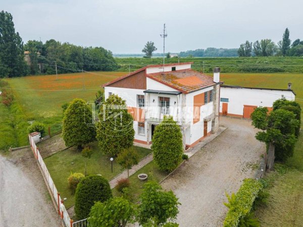 casa indipendente in vendita a Baricella in zona Boschi