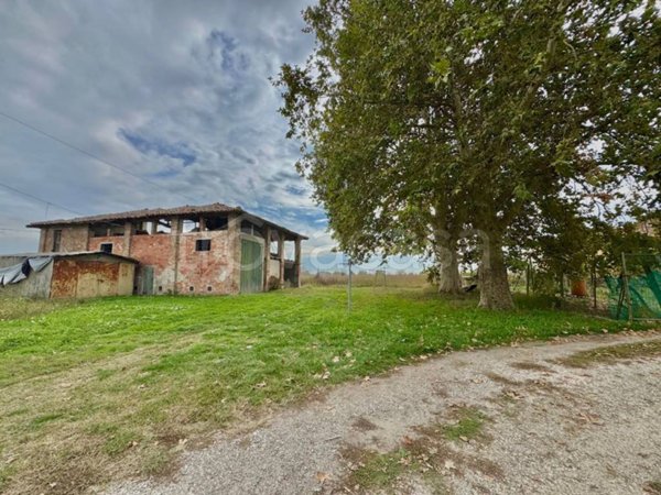 locale di sgombero in vendita a Baricella in zona Passo Segni