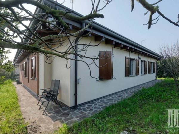 casa indipendente in vendita a Baricella