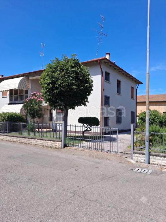 casa indipendente in vendita a Baricella