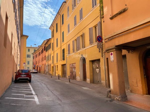 locale commerciale in vendita a Bologna in zona Saragozza