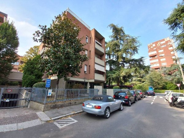 negozio in vendita a Bologna in zona Savena