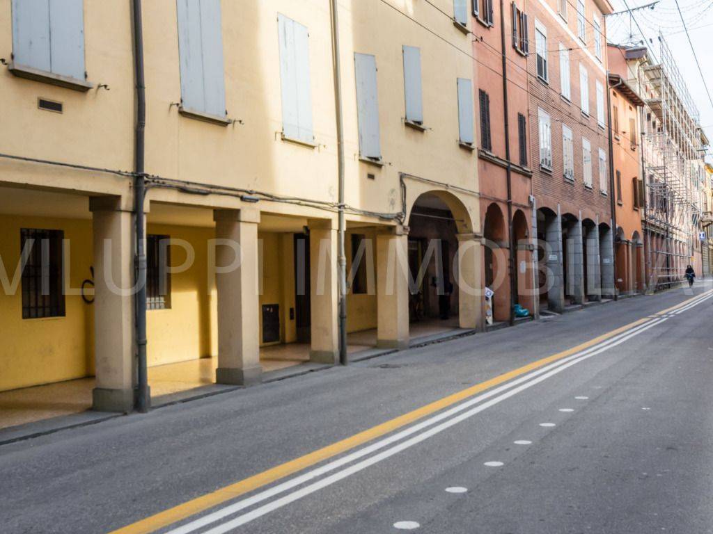 negozio in vendita a Bologna