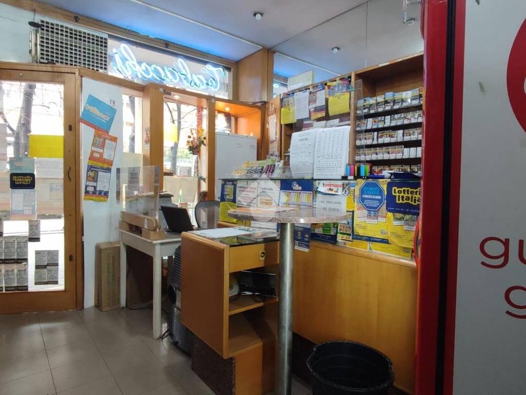 negozio in vendita a Bologna