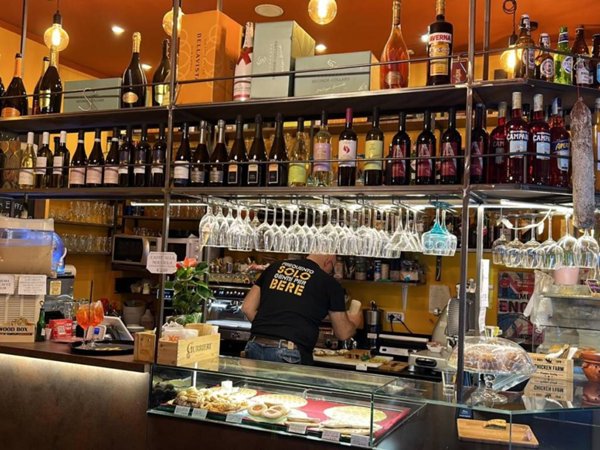 negozio in vendita a Bologna in zona Corticella
