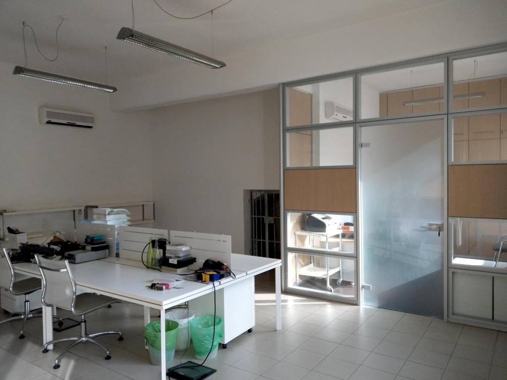 ufficio in vendita a Bologna in zona Savena