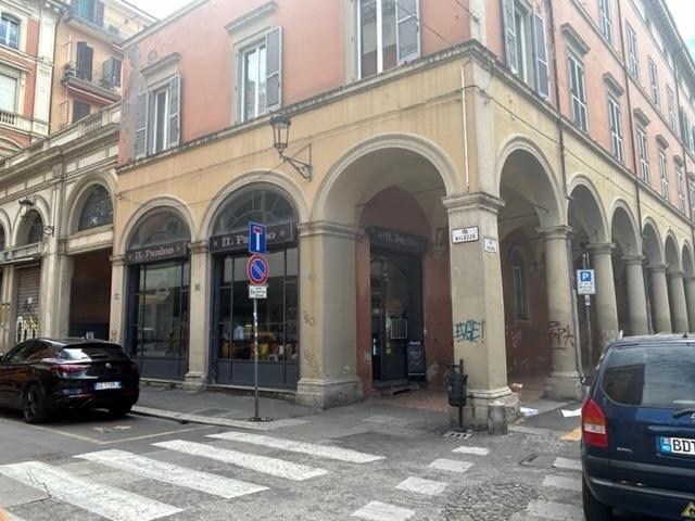 locale commerciale in vendita a Bologna in zona Centro Storico