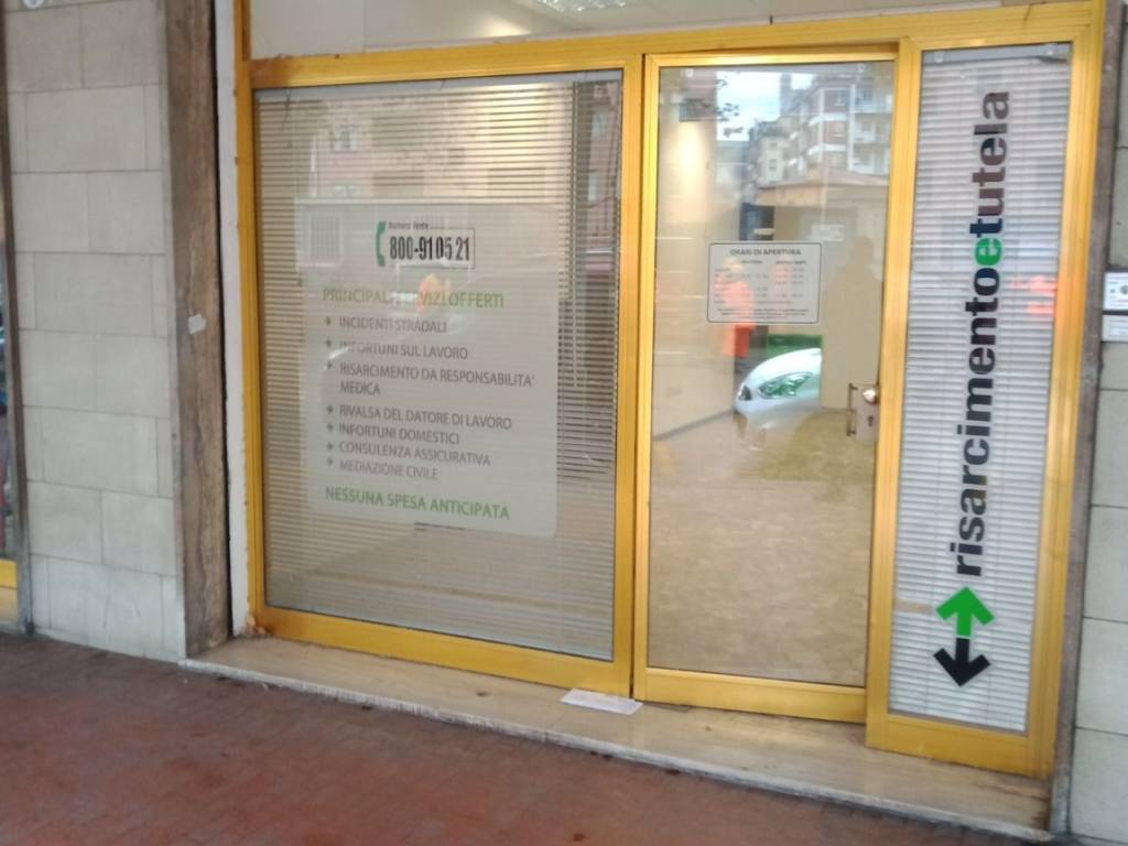 negozio in vendita a Bologna in zona Pilastro