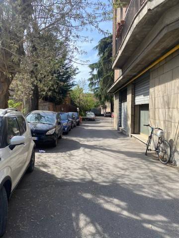 locale commerciale in vendita a Bologna in zona Pilastro