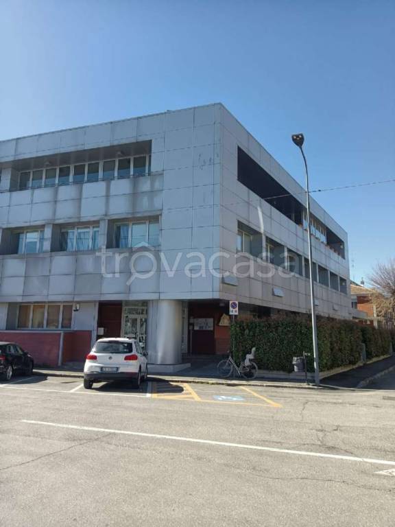 ufficio in vendita a Bologna in zona Zona Industriale Ròveri