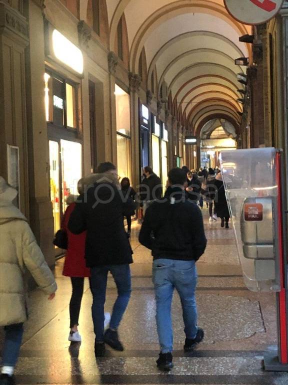 negozio in vendita a Bologna in zona Centro Storico