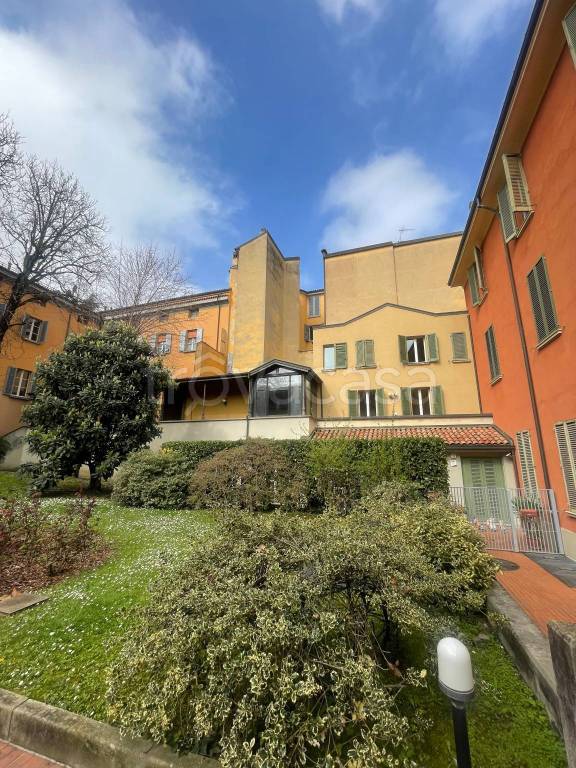 appartamento in vendita a Bologna in zona Santo Stefano