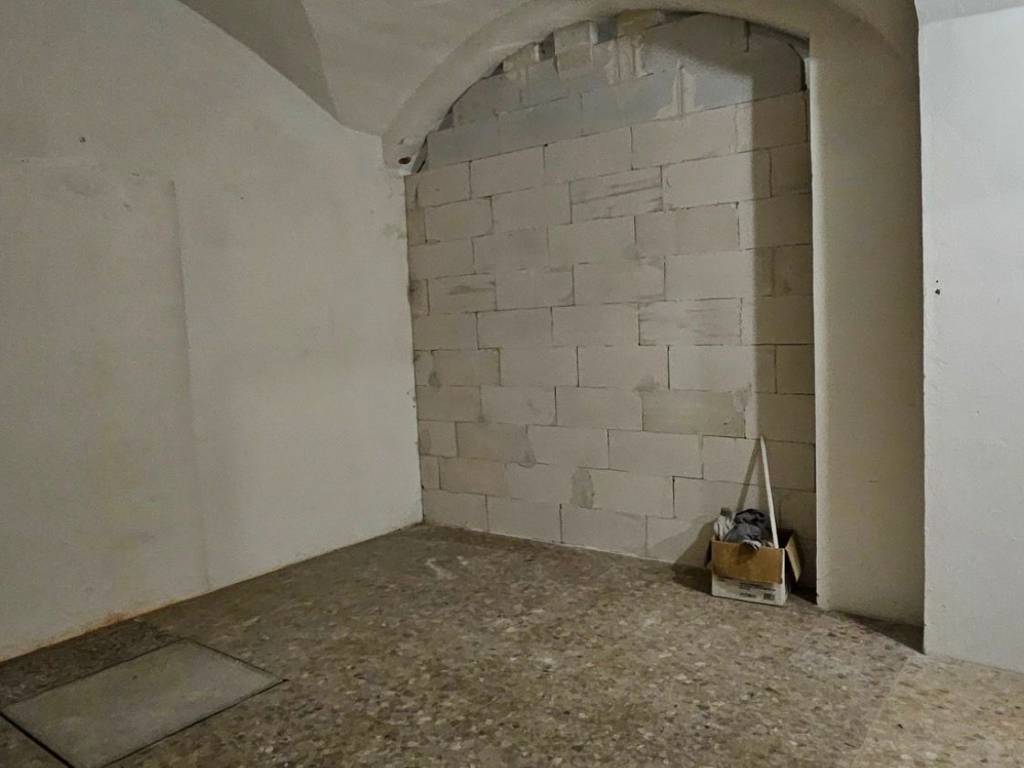 locale commerciale in vendita a Bologna