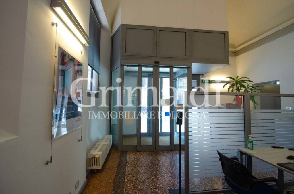 ufficio in vendita a Bologna in zona San Vitale