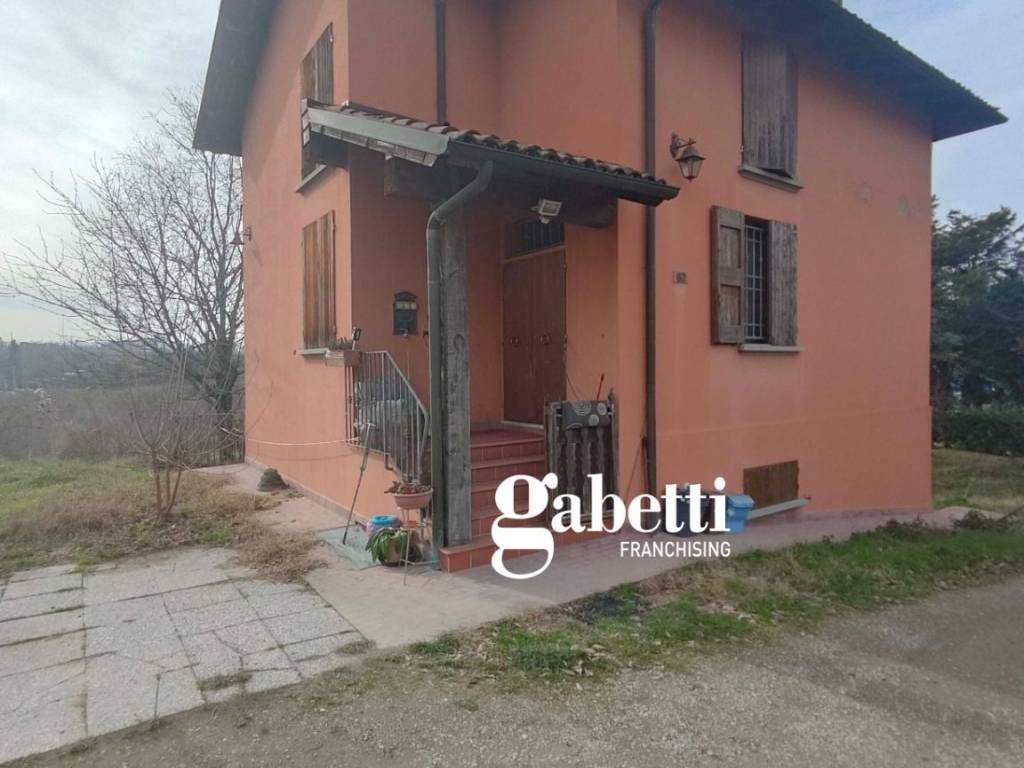 intera palazzina in vendita a Bologna in zona Bolognina