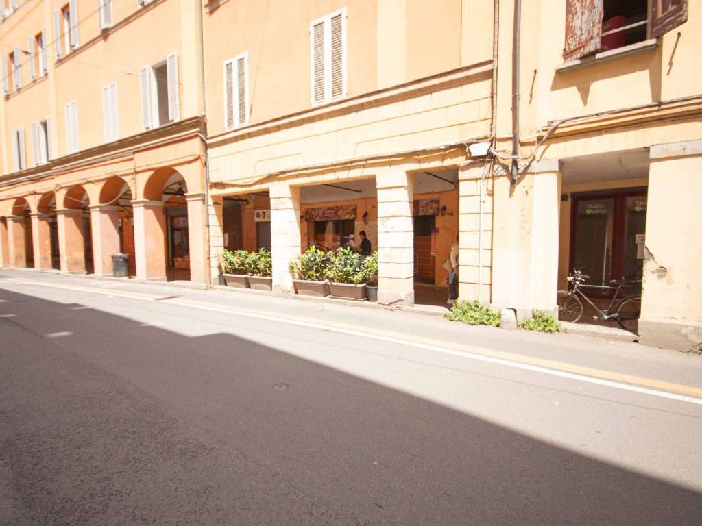 negozio in vendita a Bologna in zona Centro Storico