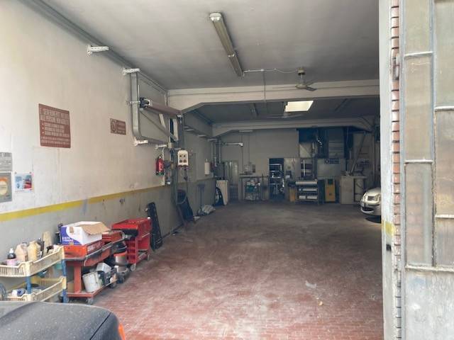 locale commerciale in vendita a Bologna in zona Savena