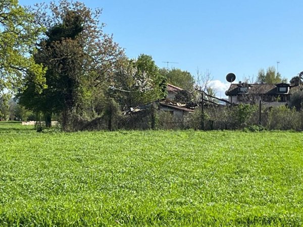 locale di sgombero in vendita a Bologna in zona Corticella