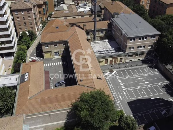 intera palazzina in vendita a Bologna in zona Bolognina