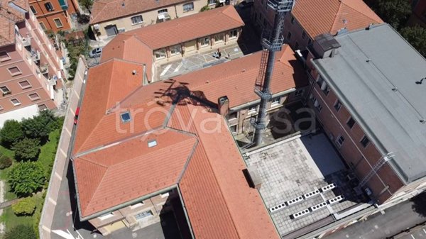 locale di sgombero in vendita a Bologna in zona Bolognina