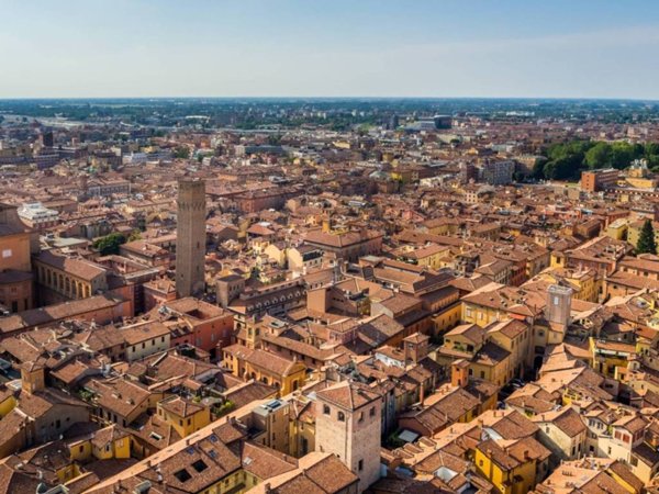 negozio in vendita a Bologna in zona Santo Stefano