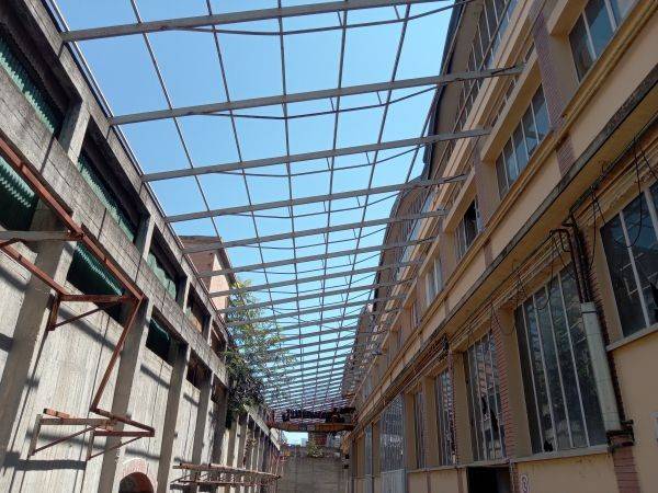 locale commerciale in vendita a Bologna in zona Savena