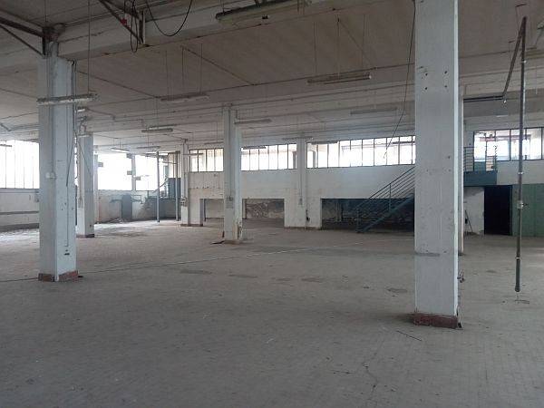 locale commerciale in vendita a Bologna in zona Savena