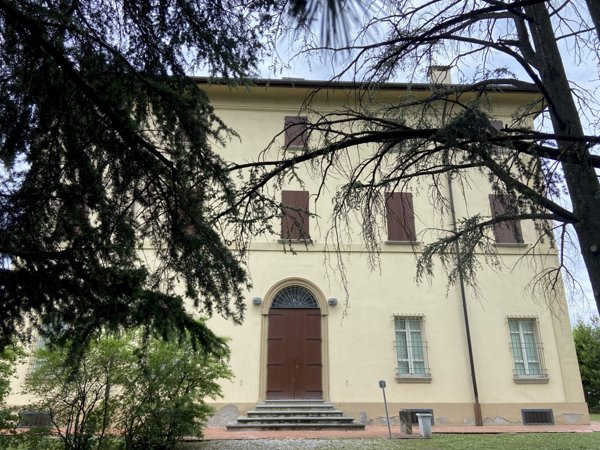intera palazzina in vendita a Bologna in zona Pilastro