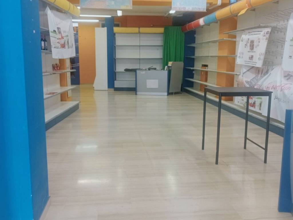 negozio in vendita a Bologna