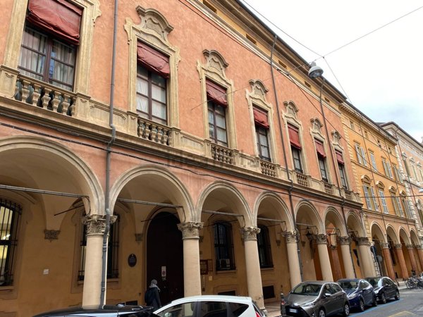 ufficio in vendita a Bologna in zona Centro Storico