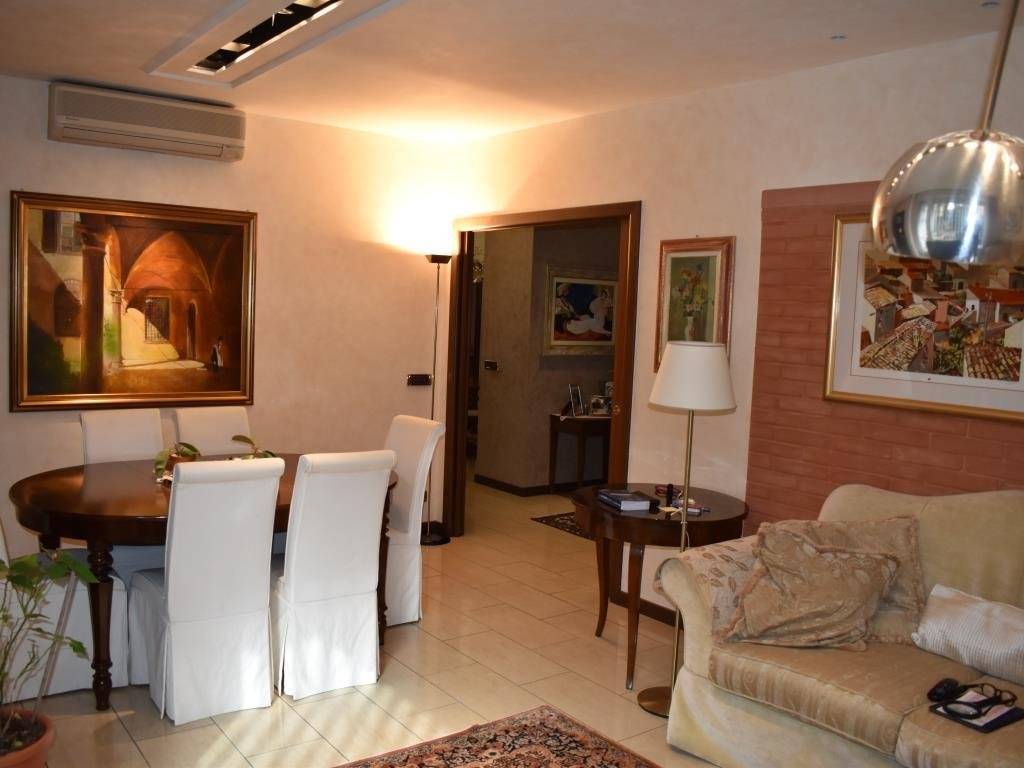 appartamento in vendita a Bologna in zona Santo Stefano