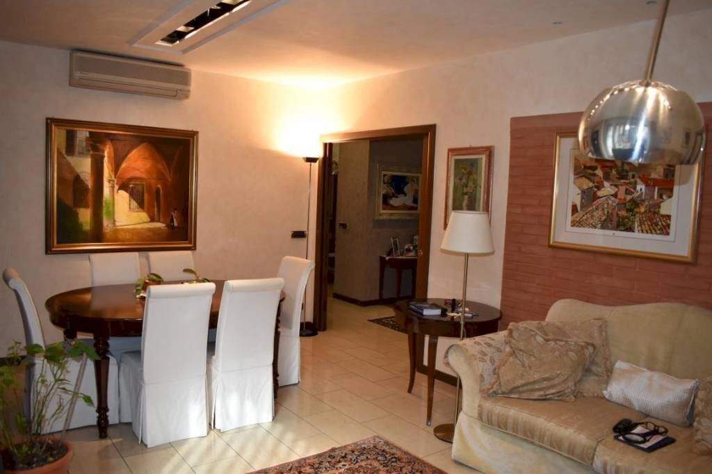 appartamento in vendita a Bologna in zona Santo Stefano