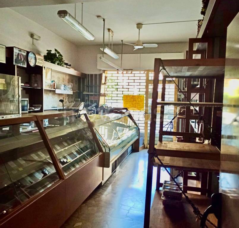 negozio in vendita a Bologna in zona Savena