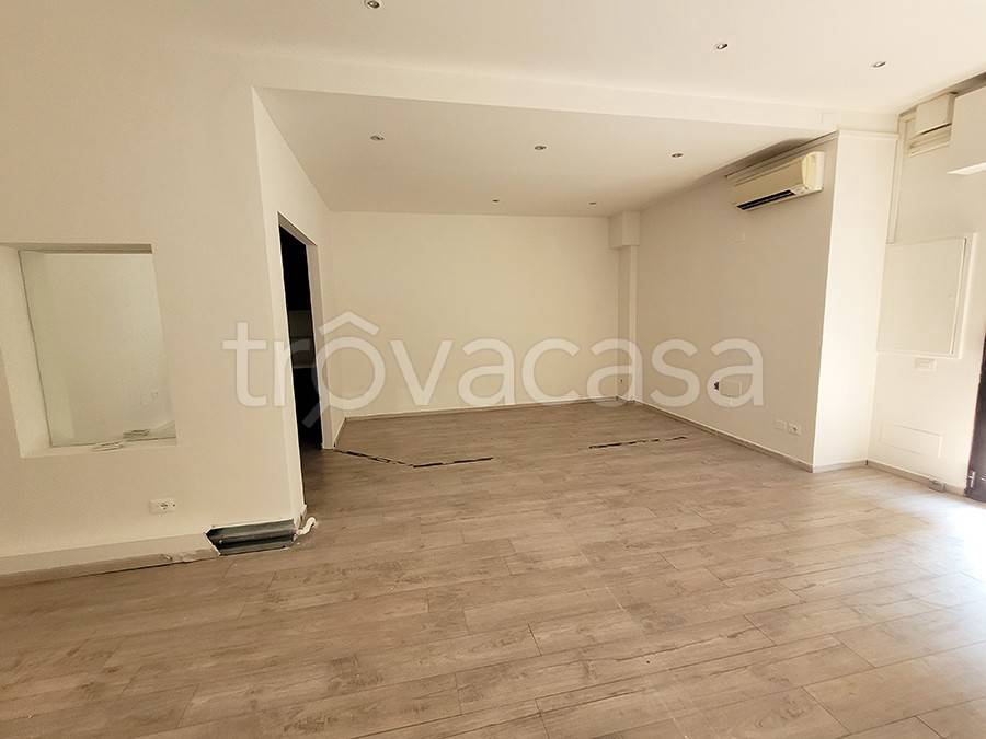 negozio in vendita a Bologna in zona Quartiere Navile