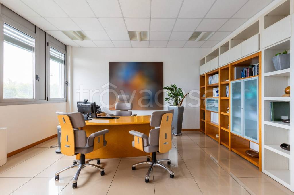 ufficio in vendita a Bologna in zona Savena