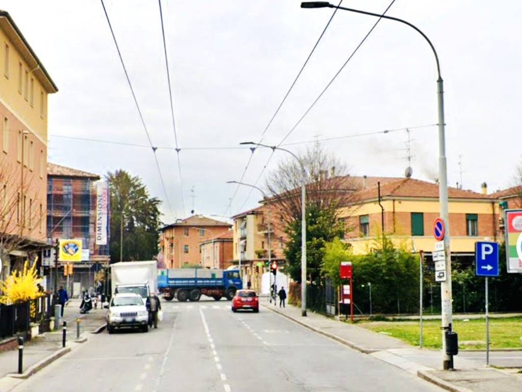 negozio in vendita a Bologna in zona Santa Viola