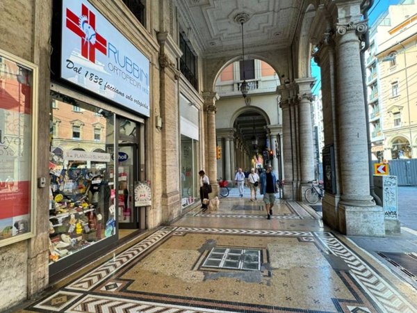 negozio in vendita a Bologna in zona Centro Storico