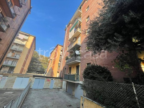 appartamento in vendita a Bologna in zona Saragozza