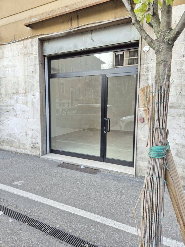 negozio in vendita a Bologna in zona Murri